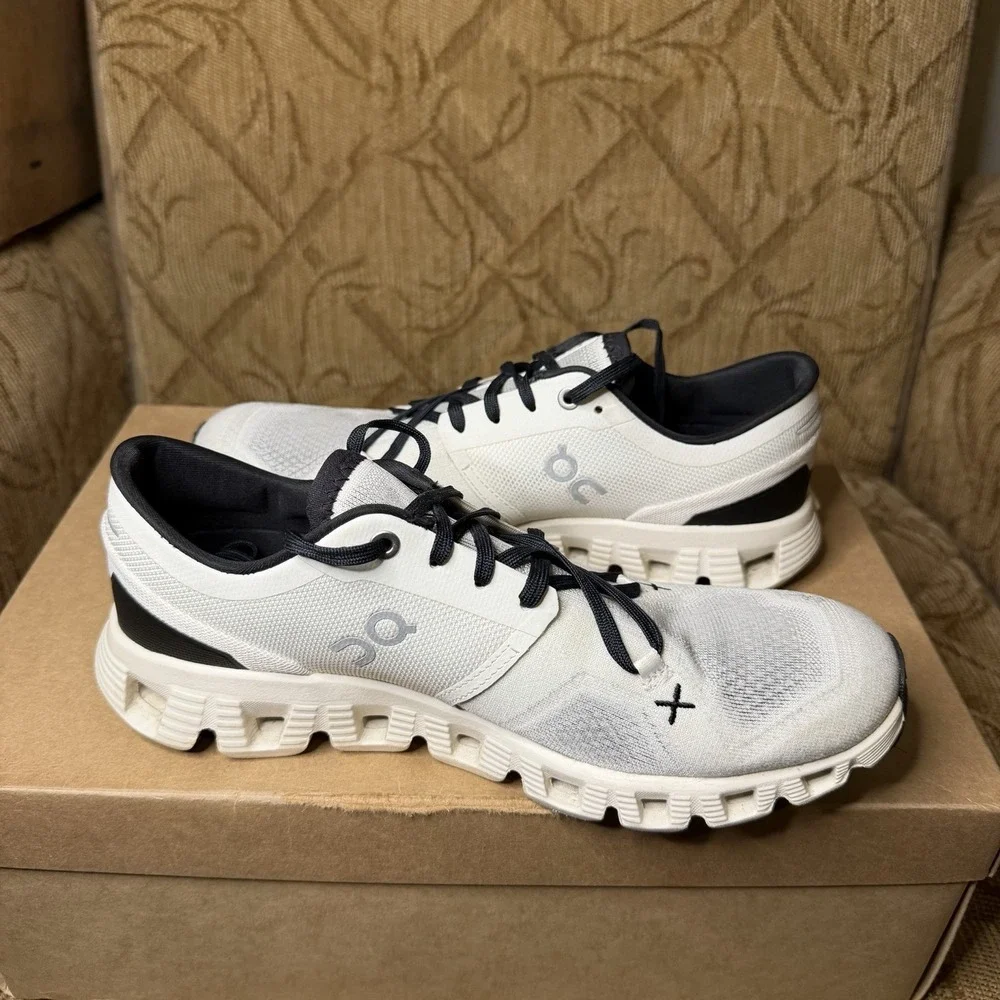 On Cloud X 3 Women's Road Running Shoes Size 8.5 White & Black Lace Up Athletic